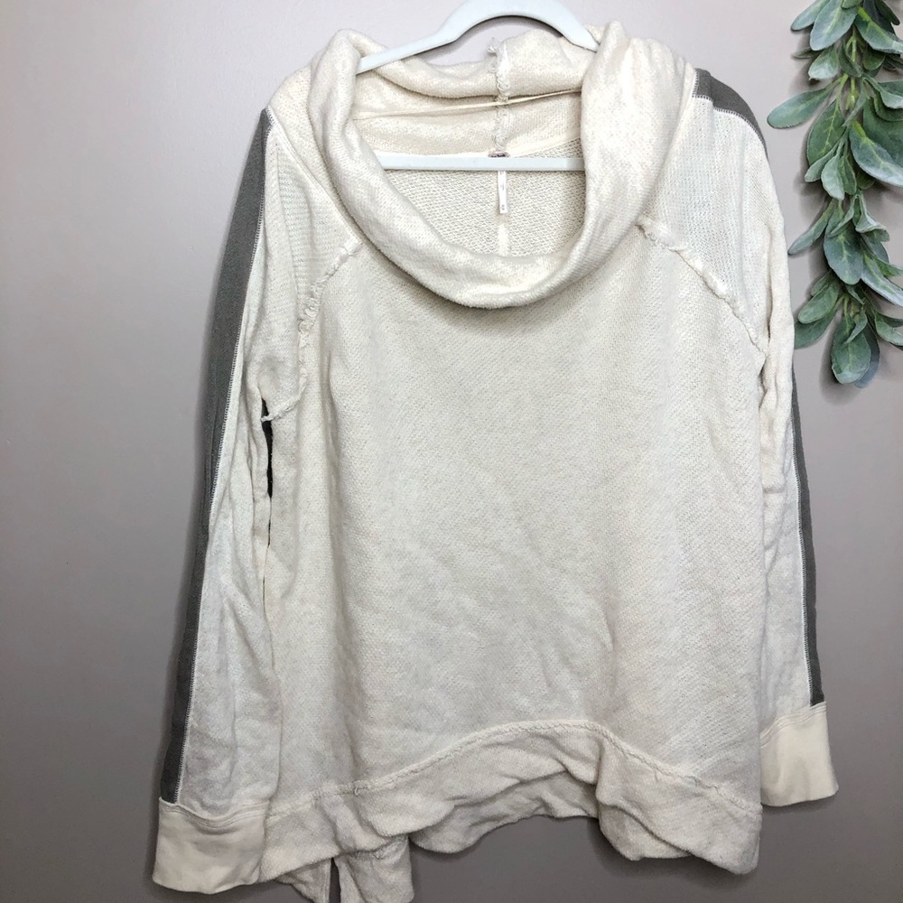 Free People sz Medium Cocoon Cowl Neck Sweater
